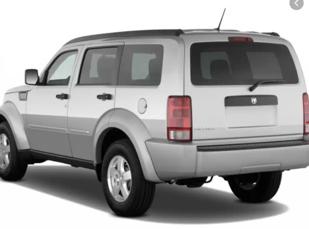 Использовал Dodge Nitro Продается в Доха #5029 - 1  image 